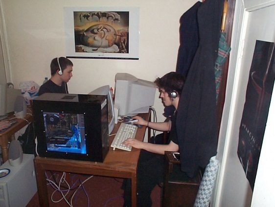 LAN Party 22 02 03 010 750x563