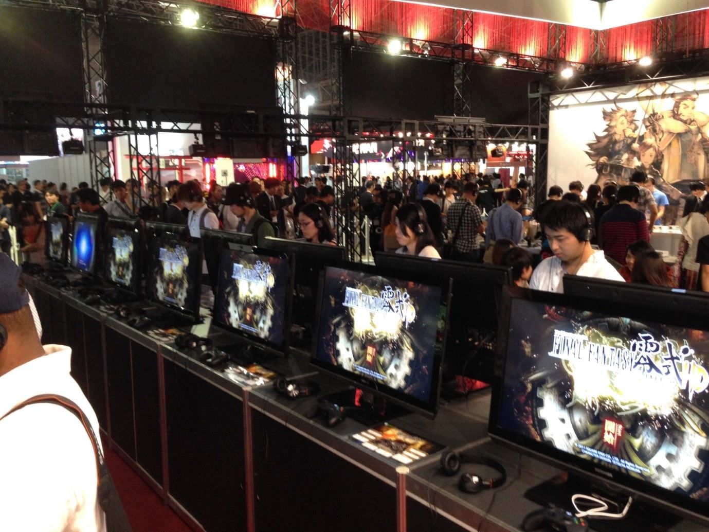 Square_Enix_Booth_FF