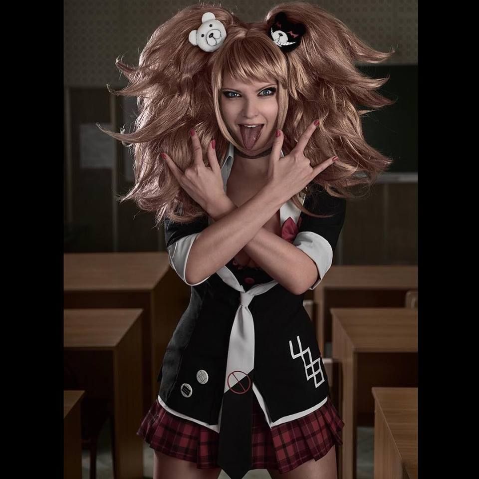 Junko Danganronpa cosplay